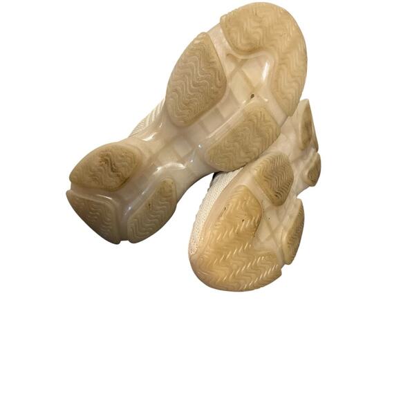 Cushionair fabric/rubber pull on sneaker. Beige woman’s size 9. - Picture 5 of 6